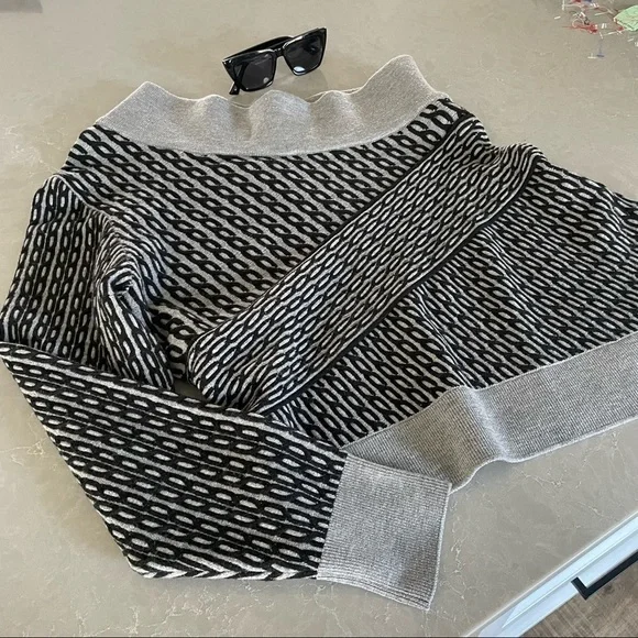 NWT BURBERRY gray black cable knit one shoulder asymmetrical sweater size XL